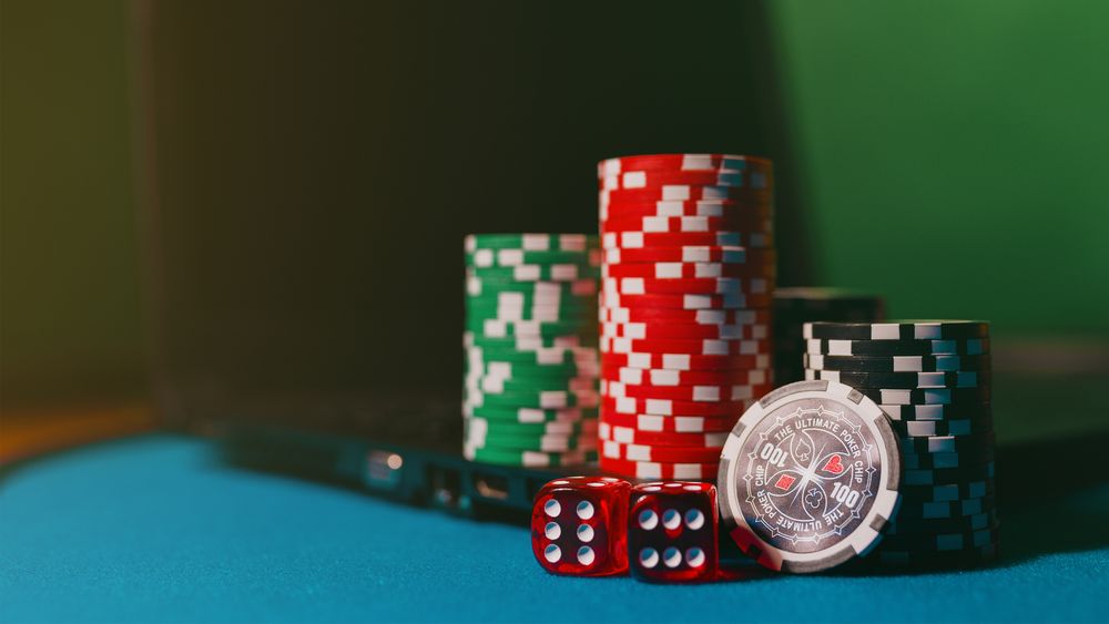 Permainan casino online ditampilkan di layar ponsel